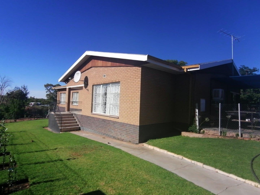 5 Bedroom Property for Sale in Olyfvenhoudtsdrift Northern Cape